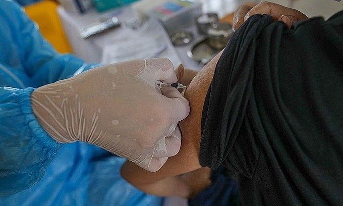 A person receives a Covid-19 vaccine shot in Bac Giang, northern Vietnam, September 9, 2021. Photo: VnExpress