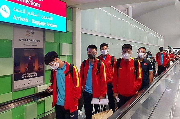 Vietnam’s national football team arrives in the UAE on October 1 after a 7-hour-long flight. Photo: VFF