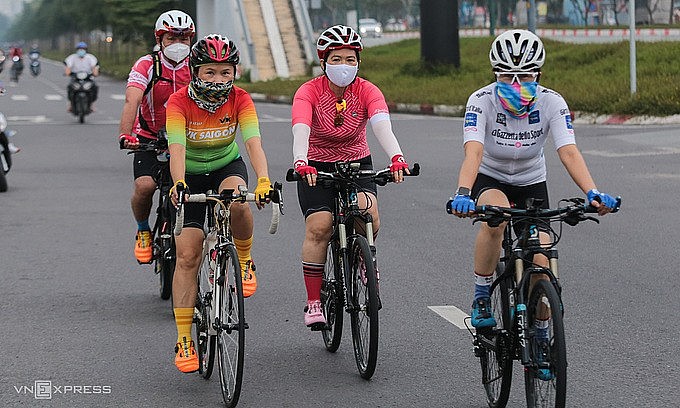 People ride bicycles in downtown HCMC after lockdown measures are lifted, October 1, 2021. Photo: VnExpress