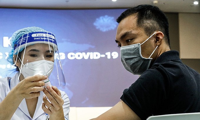 A worker is vaccinated in Ho Chi Minh City, June 19, 2021. Photo: VnExpress