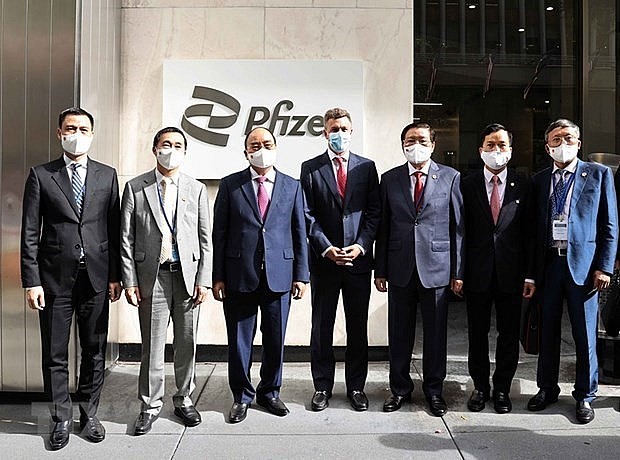 President Nguyen Xuan Phuc visited Pfizer, one of the world’s leading pharmaceutical and biotechnology corporations, on September 23 on the occasion of attending the high-level general debate of the 76th session of the United Nations General Assembly. Photo: VNA