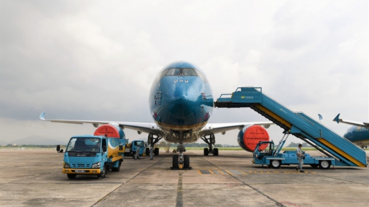 vietnam news today october 10 vietnam airlines resumes hanoi ho chi minh city route