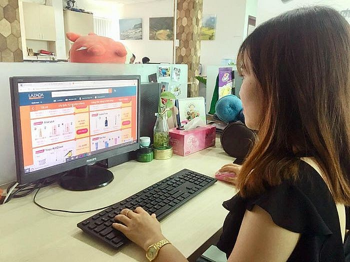 Vietnamese Goods Lose to Foreign Competitors on E-commerce Platforms