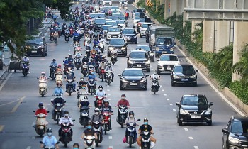Vietnam News Today (October 14): Hanoi Allows On-site Dining, Taxi Services