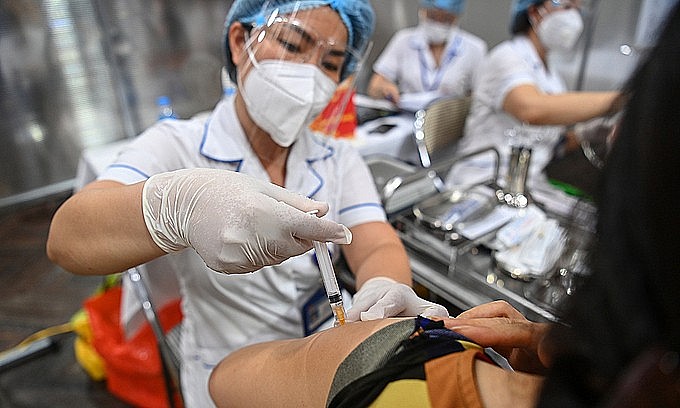 A person receives a Covid-19 vaccine shot in Hanoi, August 4, 2021. Photo: VnExpress