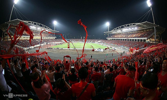 Vietnamese fans at My Dinh National Stadium in Hanoi. Photo: VnExpress