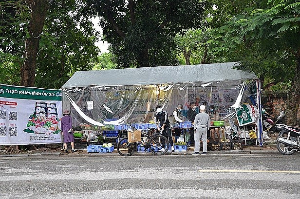 Hanoi's Newest Green Scheme: Exchanging Plastic Waste for Food