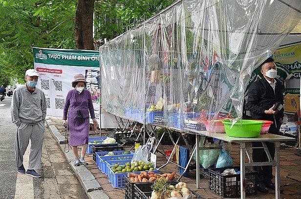 Hanoi's Newest Green Scheme: Exchanging Plastic Waste for Food