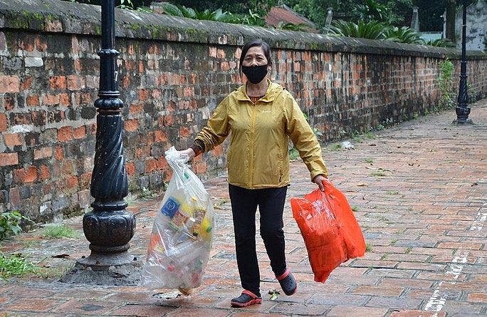 Hanoi's Newest Green Scheme: Exchanging Plastic Waste for Food