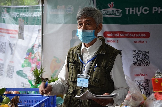 Hanoi's Newest Green Scheme: Exchanging Plastic Waste for Food