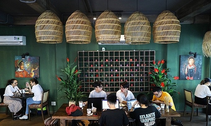 Customers are seen at a coffee shop in Binh Thanh District, Ho Chi Minh City, November 2020. Photo: VnExpress