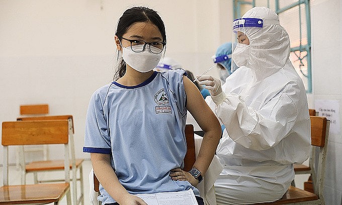 A girl receives a Covid-19 vaccine shot in HCMC's District 1, October 27, 2021. Photo: VnExpress