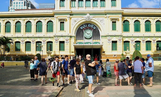 Foreign tourists in front of the Central Post Office in downtown HCMC, February 2020. Photo: VnExpress