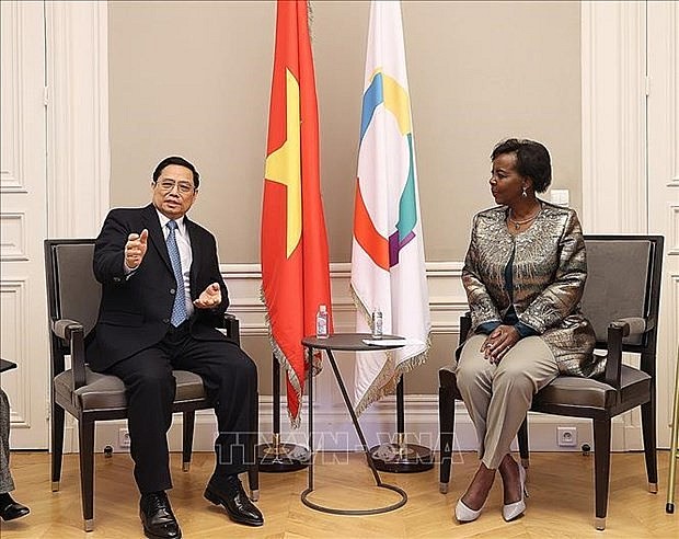 Prime Minister Pham Minh Chinh (left) meets Louise Mushikiwabo, Secretary-General of the International Organisation of La Francophonie (OIF), during his official visit to France. Photo: VNA