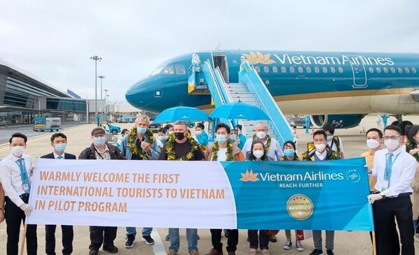 vietnam news today november 18 first international tourists arrive in vietnam after months of sky closure