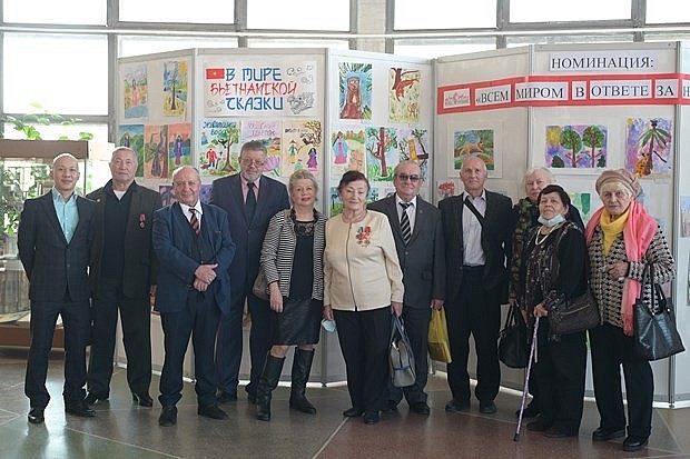 Members of the association pose for a group photo. Photo: VNA