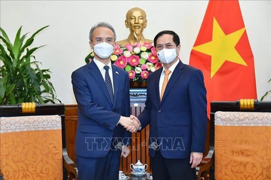Foreign Minister Bui Thanh Son (R) and RoK Deputy Foreign Minister Yeo Seung-bae. Photo: VNA