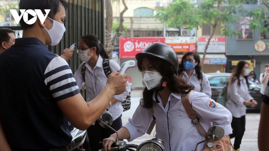Hanoi has tightened COVID-19 prevention measures before reopening schools next week. Photo: VOV