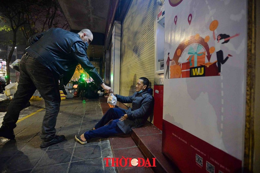 British Man Helps Hanoi's Homeless