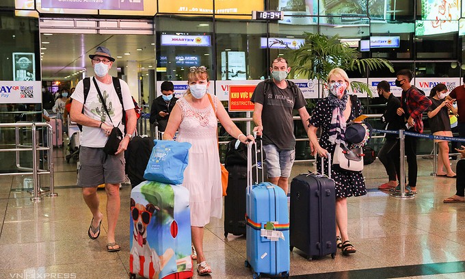 Vietnam News Today (December 17): Vietnam Allows 3-day Home Quarantine for Vaccinated, Recovered Arrivals