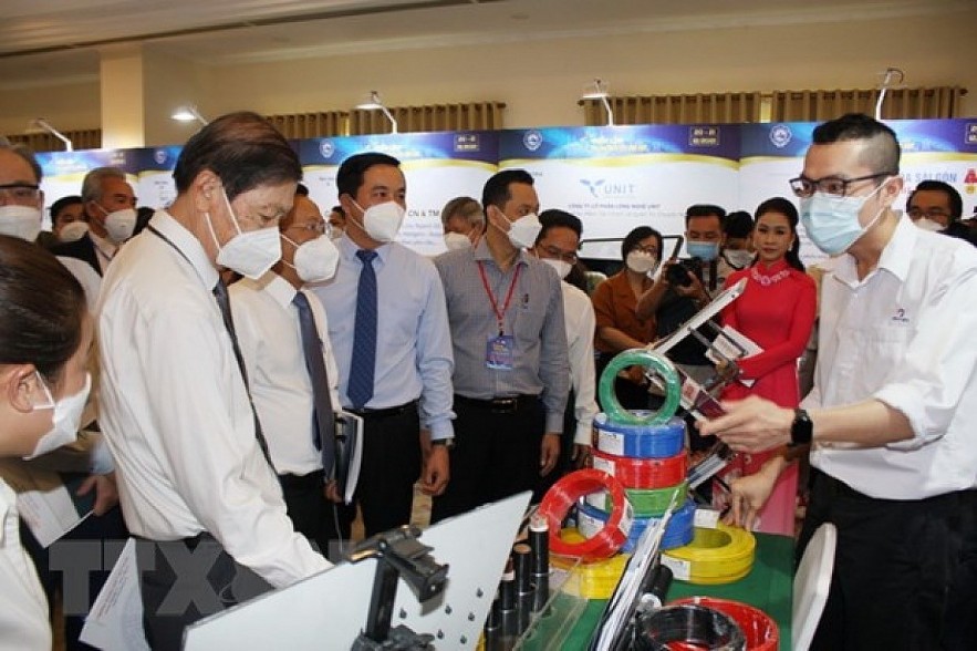 Delegates visit booths at the exhibition. Photo: VNA