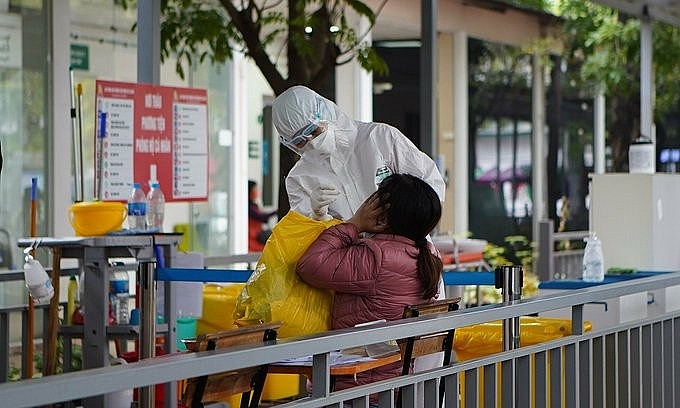 A woman receives the Covid-19 test at Thanh Nhan Hospital in Hanoi, December 9, 2021. Photo: VnExpress