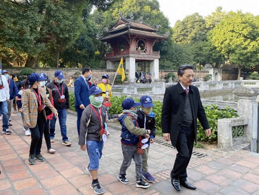 Hanoi shakes hands with other localities to create a safe tourism corridor. Photo: VOV