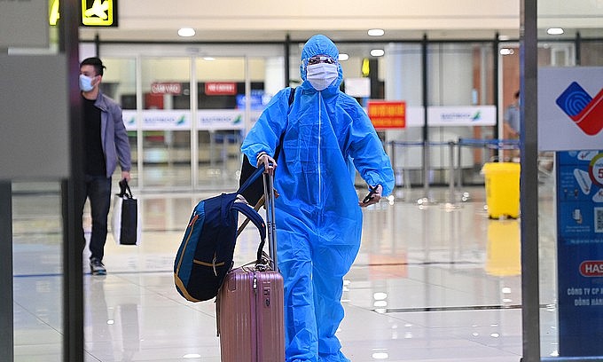 Passengers arrive at Noi Bai International Airport in Hanoi, October 11, 2021. Photo: VnExpress