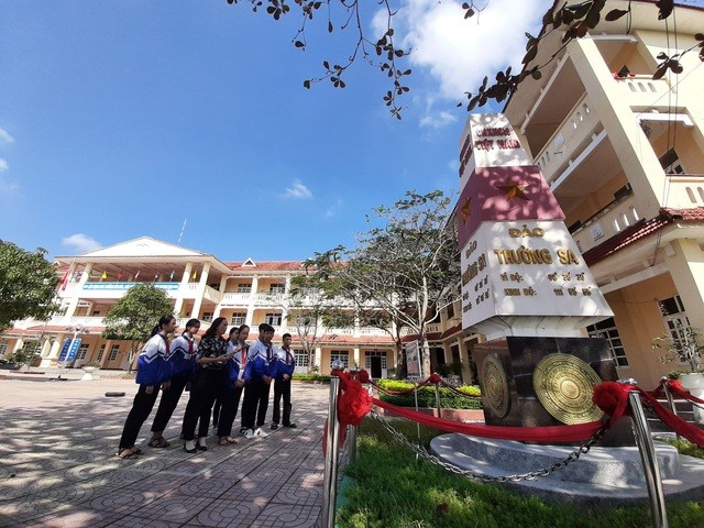 the school names its class after spratly and paracel islands