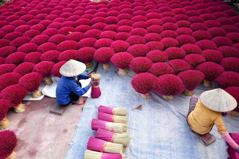 vietnams incense village prepares for lunar new year