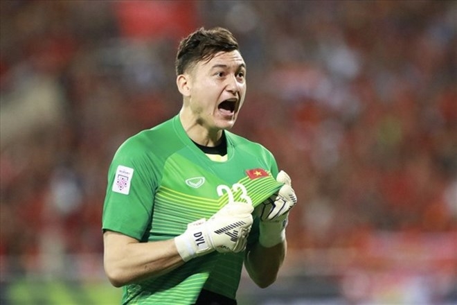 vietnam national goalkeeper dang van lam joins japanese club