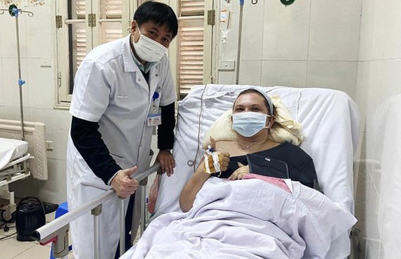 Vietnamese doctors save Ukrainian woman with multiple injuries after accident