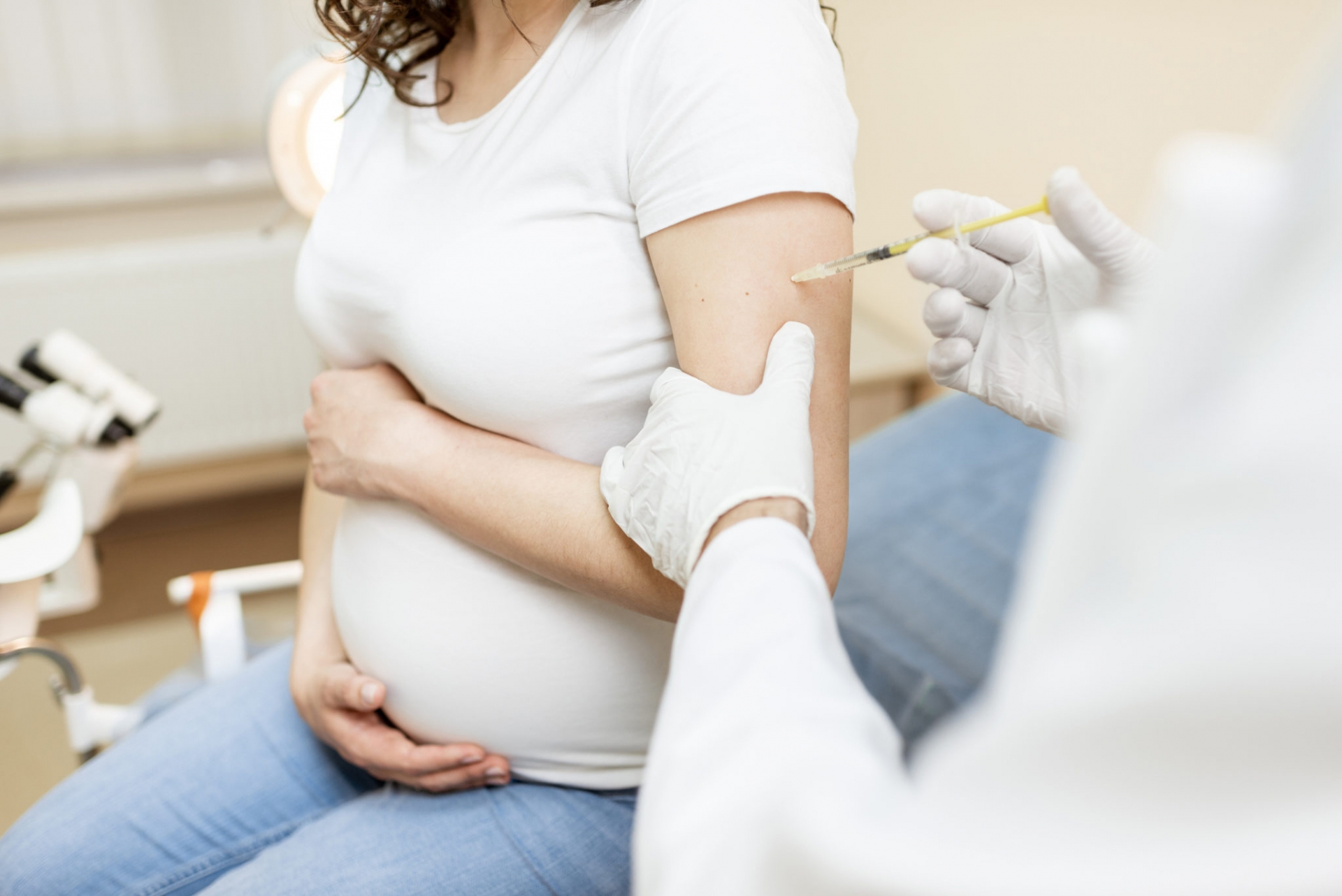 Should pregnant women get the COVID-19 vaccine?