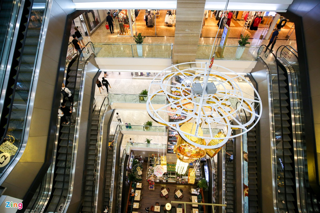 Photos: HCMC’s shopping centers deserted ahead of Tet due to Covid-19