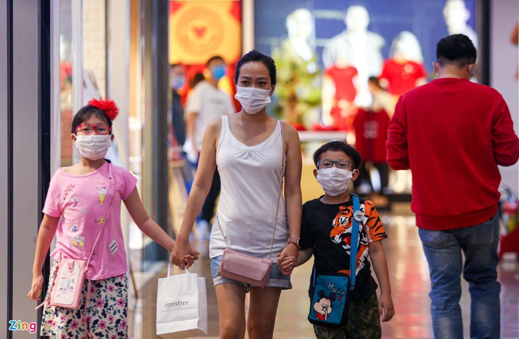 Photos: HCMC’s shopping centers deserted ahead of Tet due to Covid-19