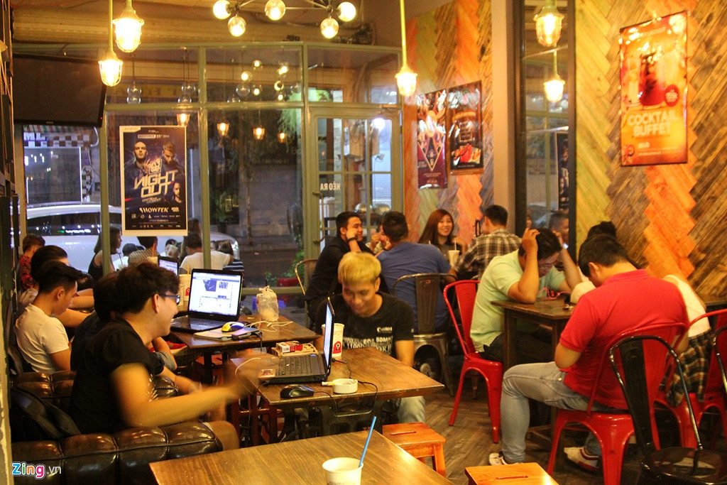 Internet fee in Vietnam surprises foreigners