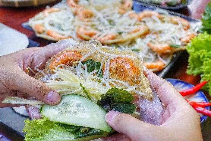 how to make banh xeo crispy vietnamese crepes