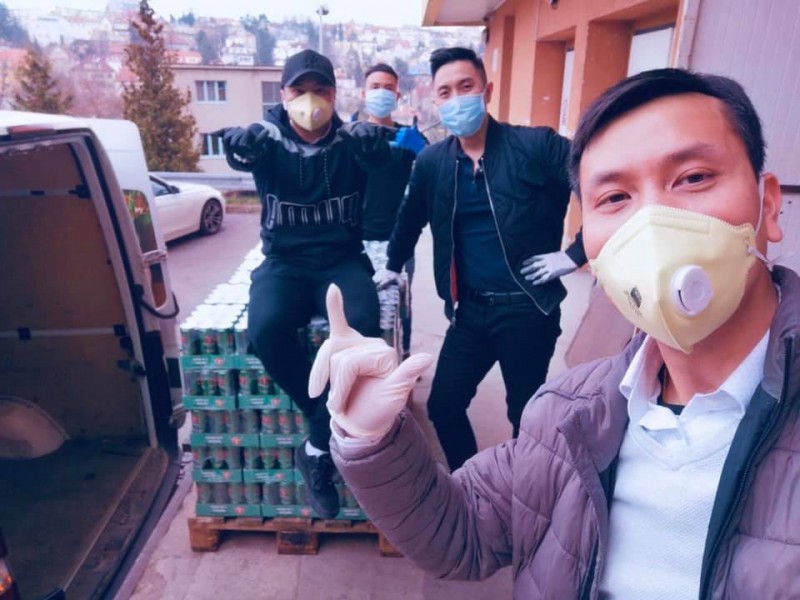 vietnamese in czech step up to fight covid 19 pandemic