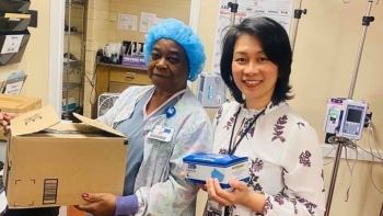 Vietnamese community in US collects gloves, face masks for local hospital