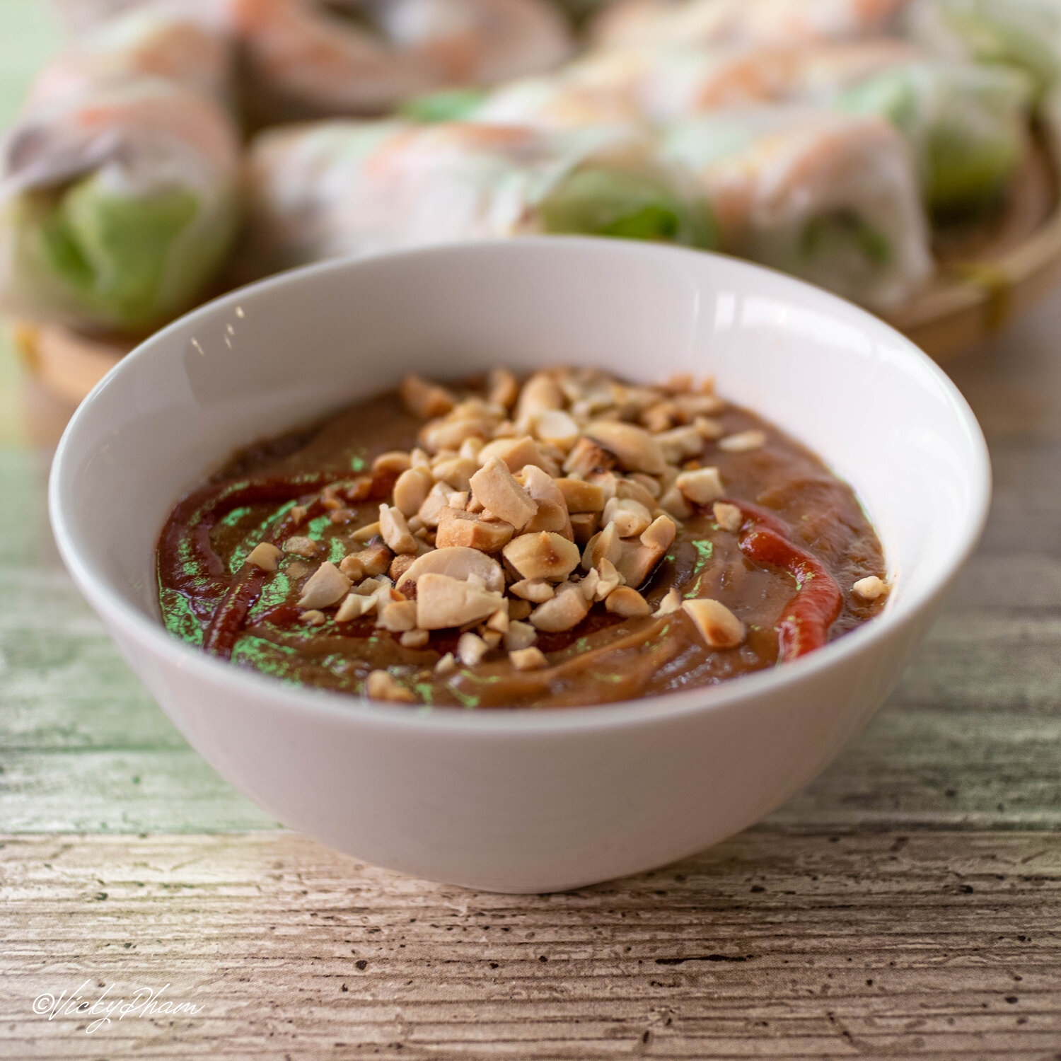 Recipe: Vietnamese salad rolls with peanut dipping sauce (Goi cuon)
