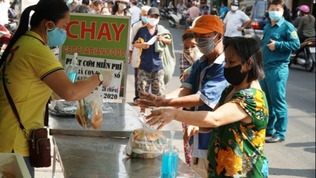 Vietnamese show kindness amid COVID-19 pandemic