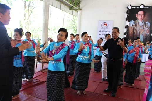 prachuab chaiyasan a thai minister nurtured by vietnamese mother