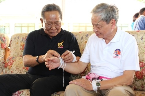 prachuab chaiyasan a thai minister nurtured by vietnamese mother