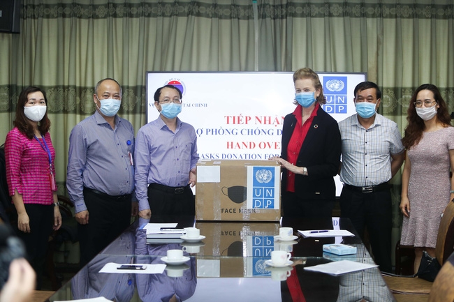 undp donates 20000 medical masks to help vietnam fight against covid 19