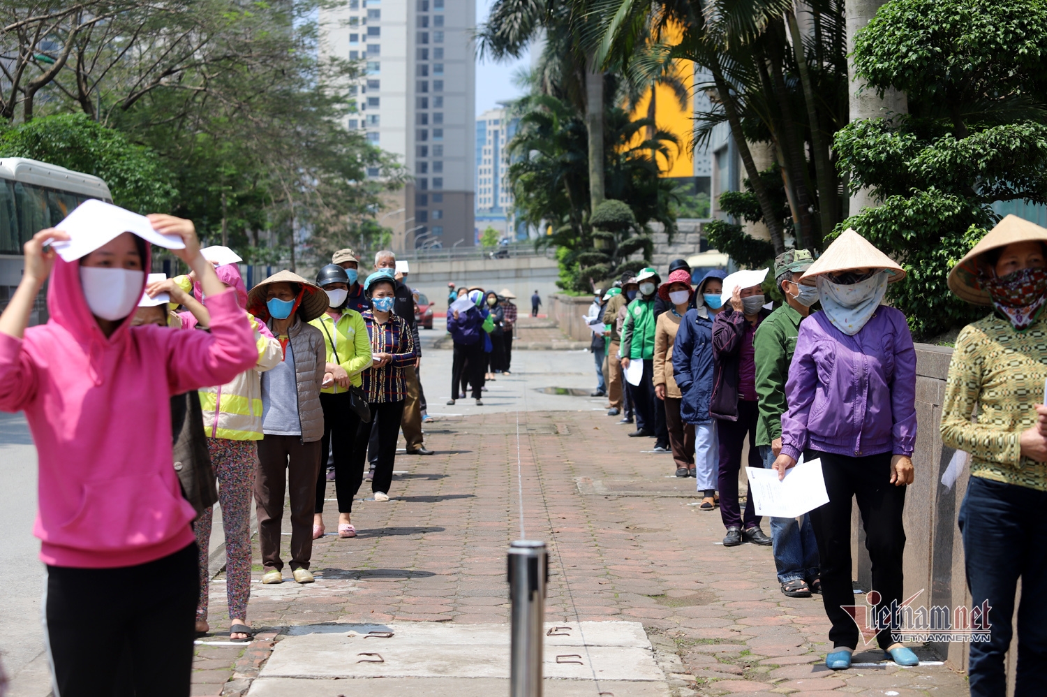 zero vnd supermarket launched to support low income people amid covid 19