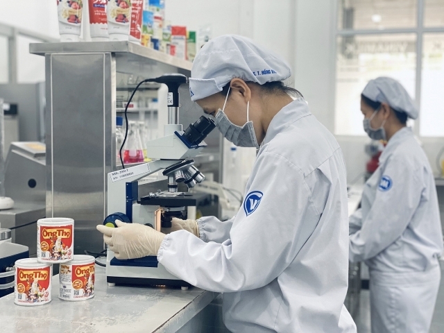overcoming obstacles due to covid 19 vinamilk exports first batch of condensed milk to china