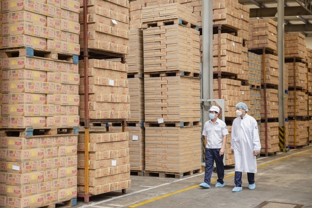 overcoming obstacles due to covid 19 vinamilk exports first batch of condensed milk to china