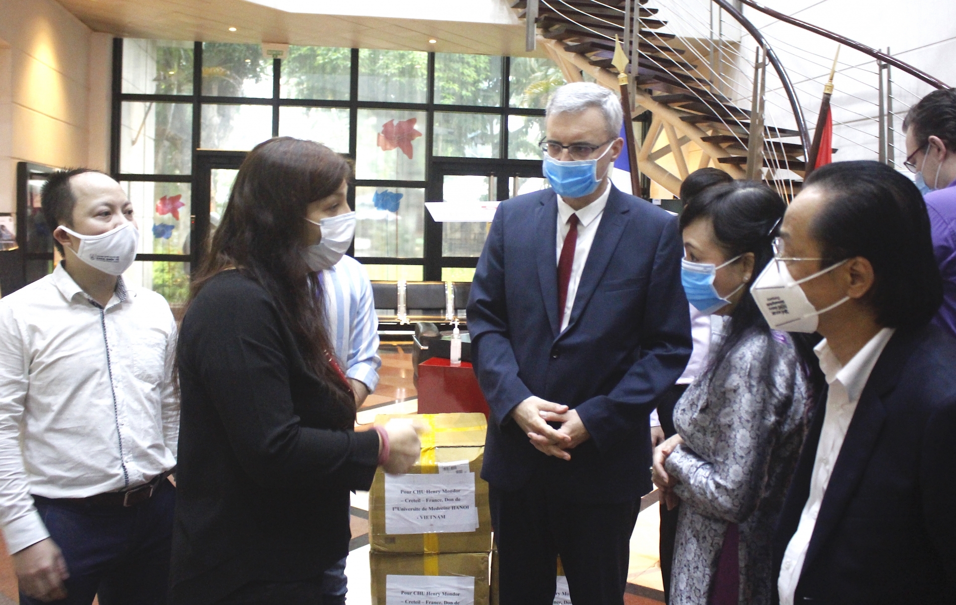 vietnam france friendship association donates 51000 masks to france