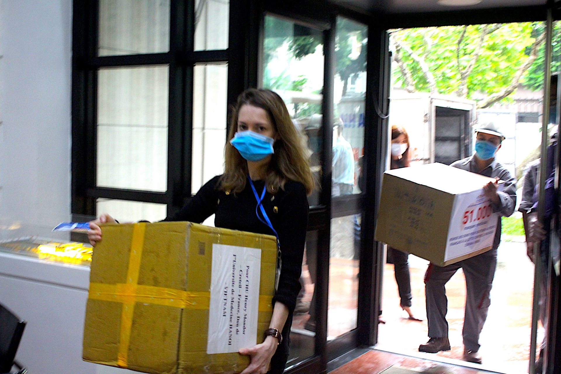 vietnam france friendship association donates 51000 masks to france