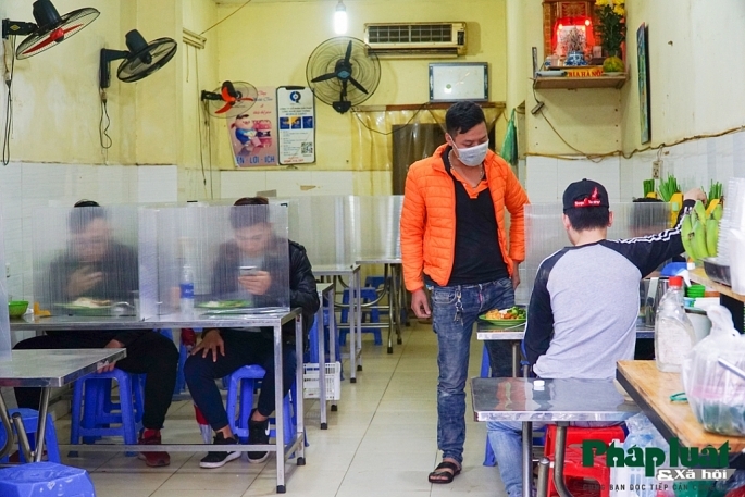 hanoi restaurants install mica barriers as covid 19 prevention